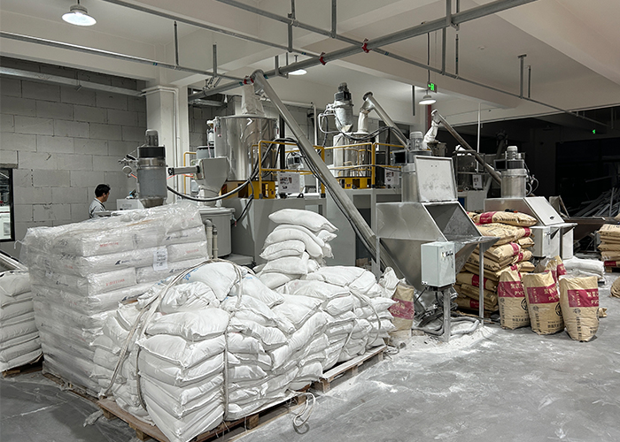 pvc线槽原材料.jpg pvc线槽原材料.jpg