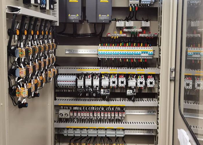 线槽厂家直供.jpg 线槽厂家直供.jpg