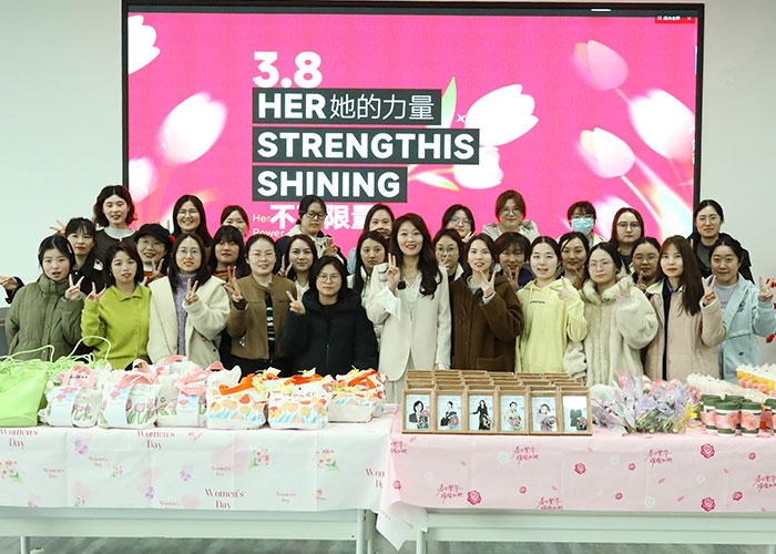 妇女节合影留念.jpg